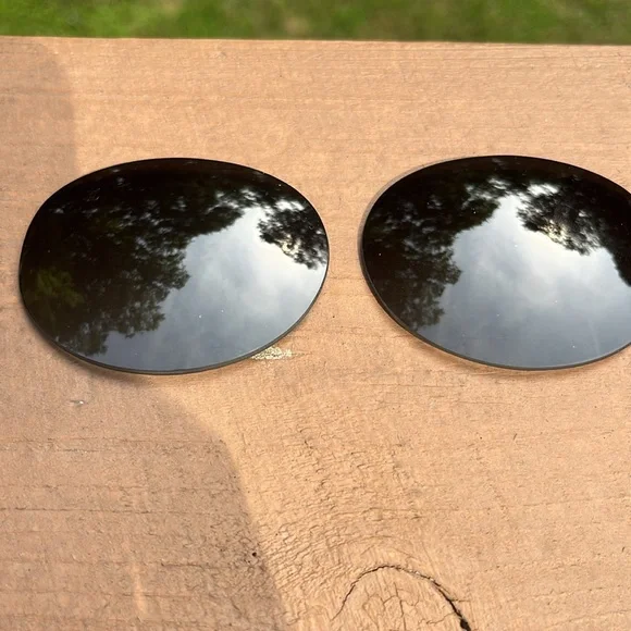 Louis Vuitton (women’s) sunglasses - Picture 5 of 8